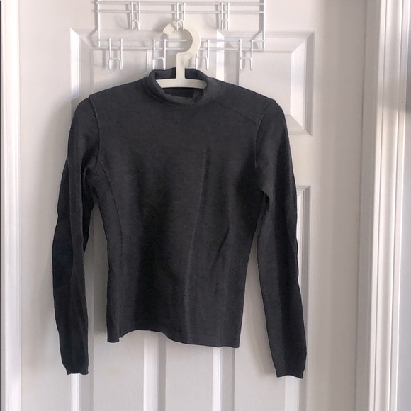 Luxurious PRADA Turtleneck  - 95% wool 😻 - Picture 3 of 11